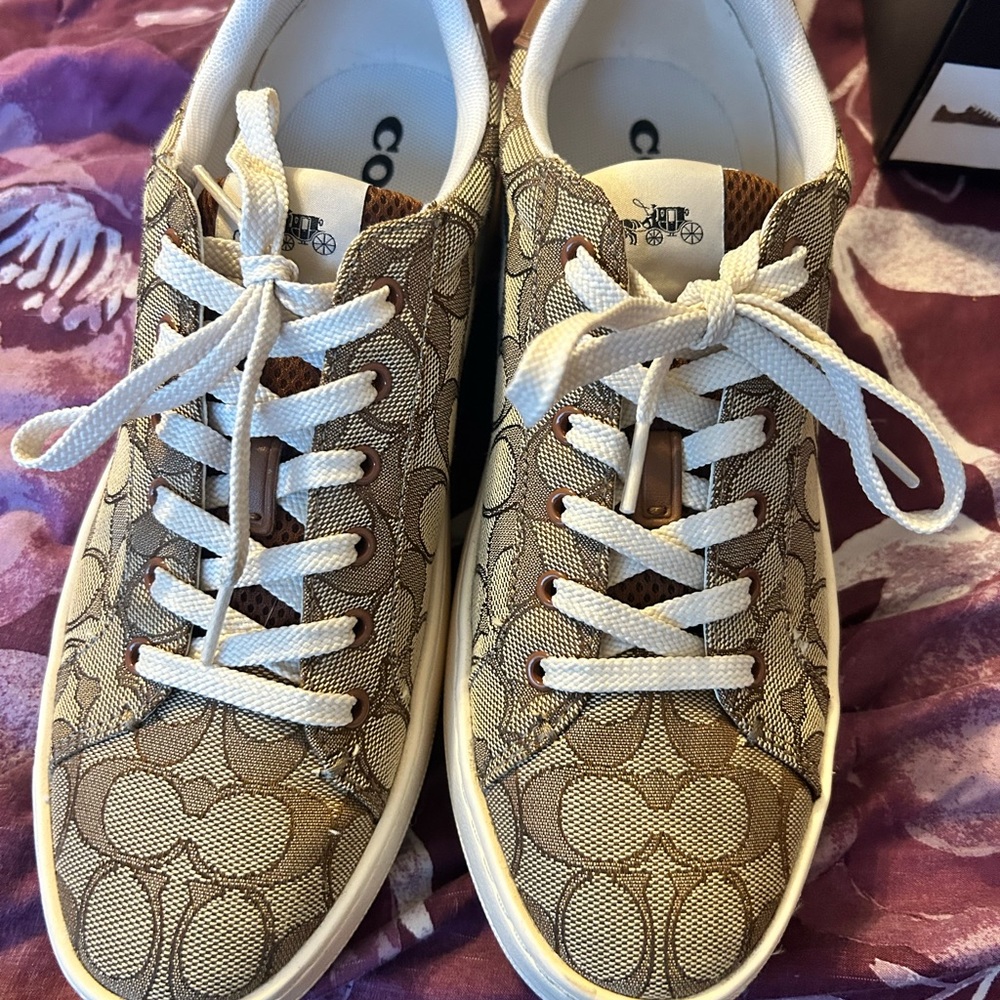 Women’s Size 9 Coach Shoes